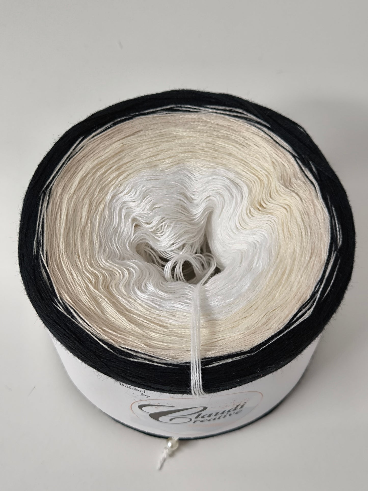 Wollweiss, Creme, Muschel, Schwarz