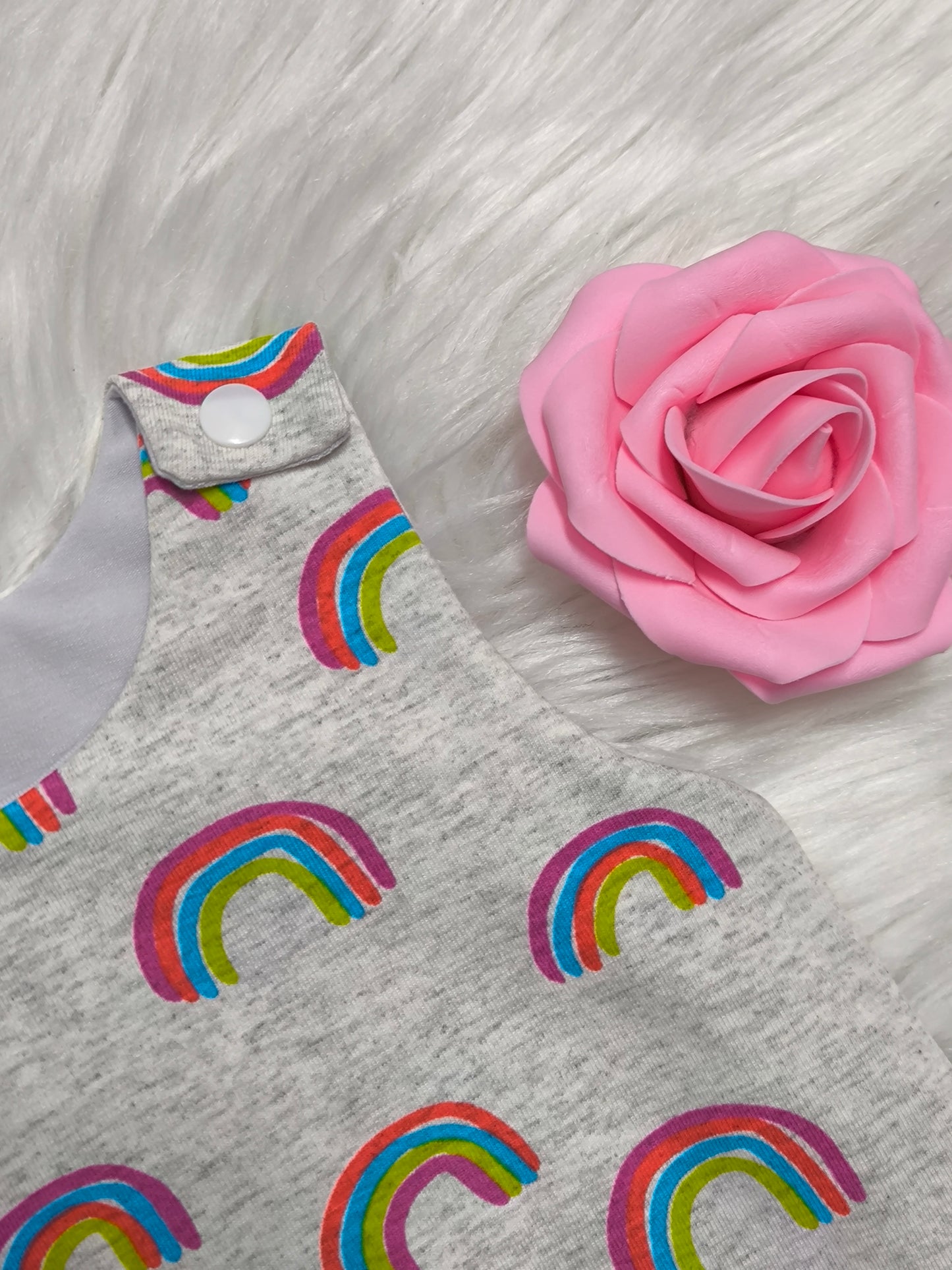 Strampler Regenbogen rot