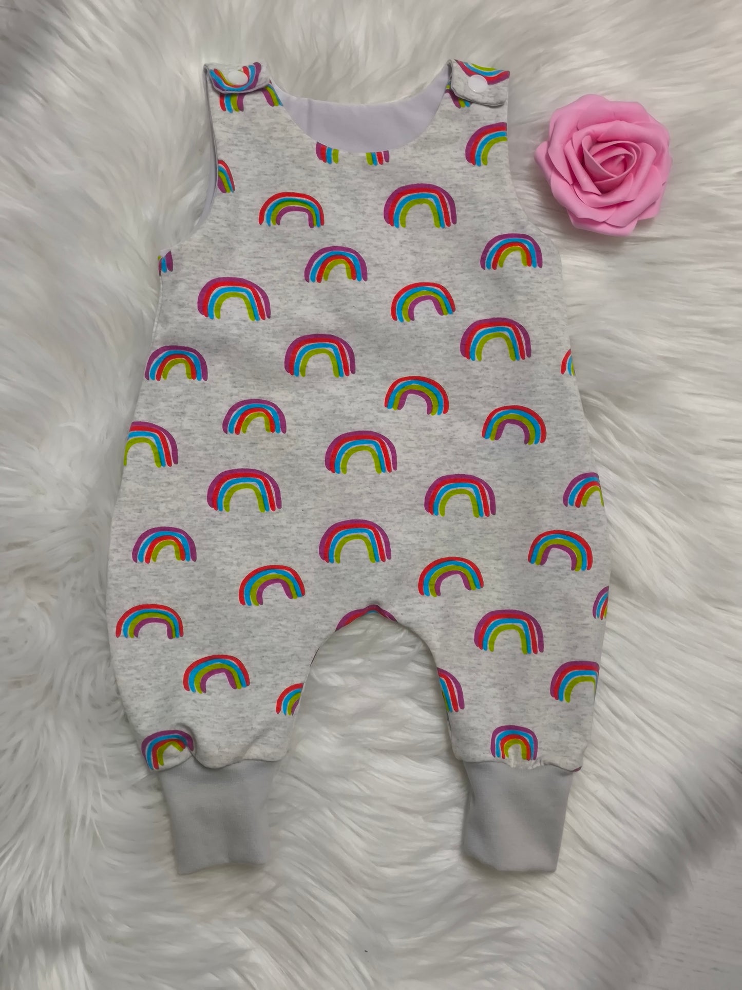 Strampler Regenbogen rot